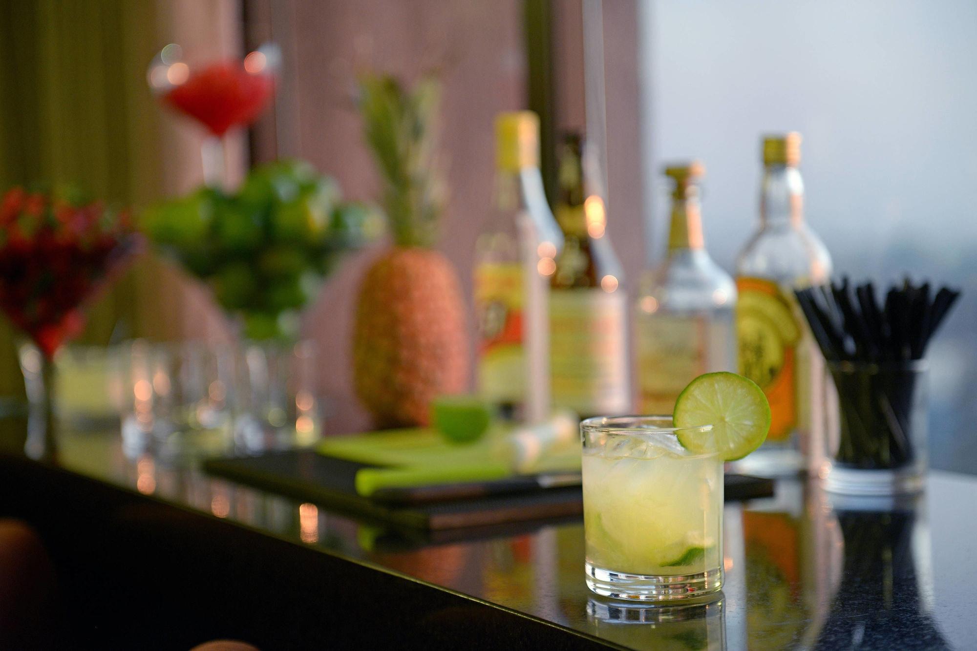 Marriott Sao Paulo Airport Hotel Guarulhos Exterior photo A caipirinha