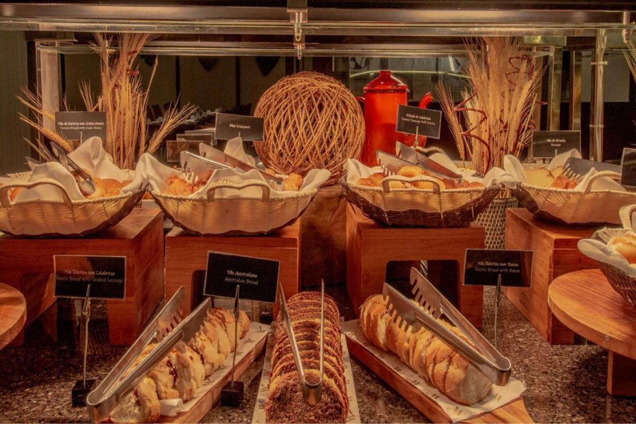 Marriott Sao Paulo Airport Hotel Guarulhos Exterior photo A bread station at a buffet