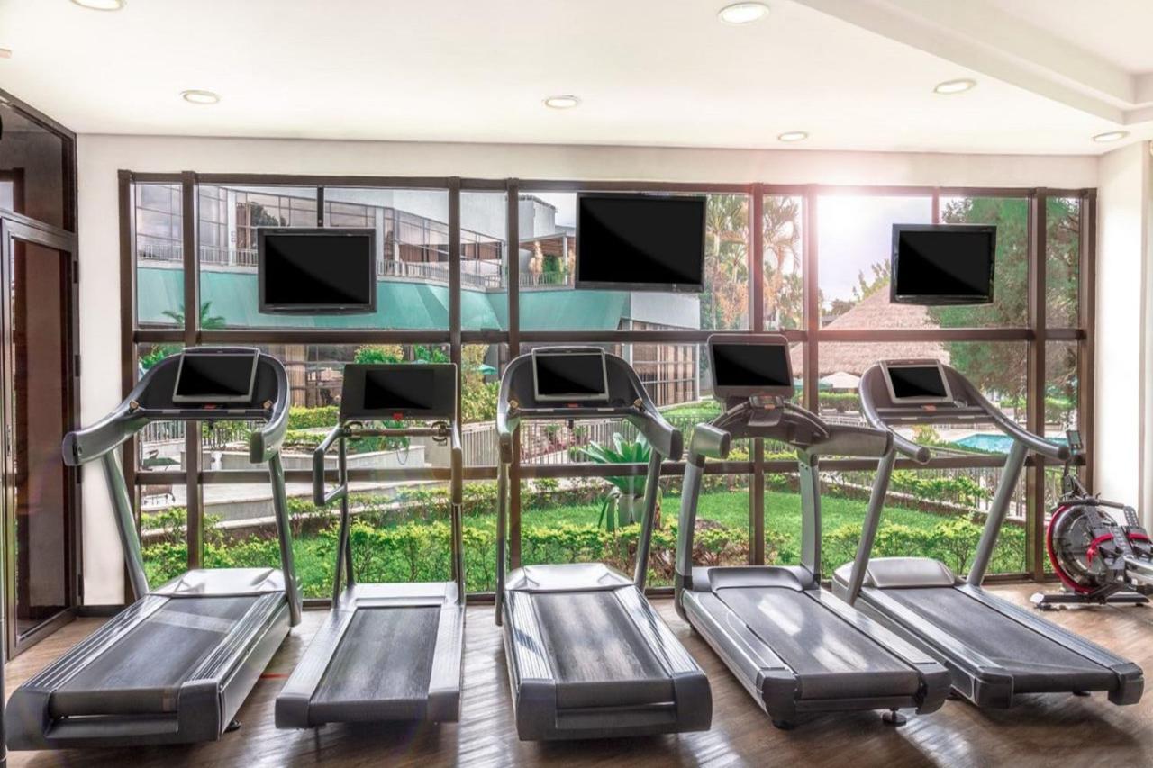 Marriott Sao Paulo Airport Hotel Guarulhos Exterior photo Treadmills in a gym