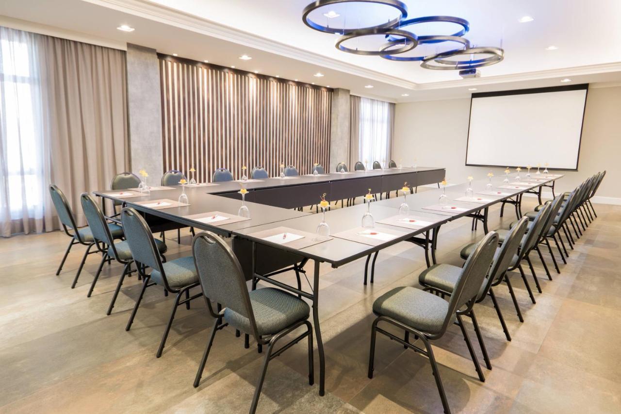 Marriott Sao Paulo Airport Hotel Guarulhos Exterior photo U-shaped table