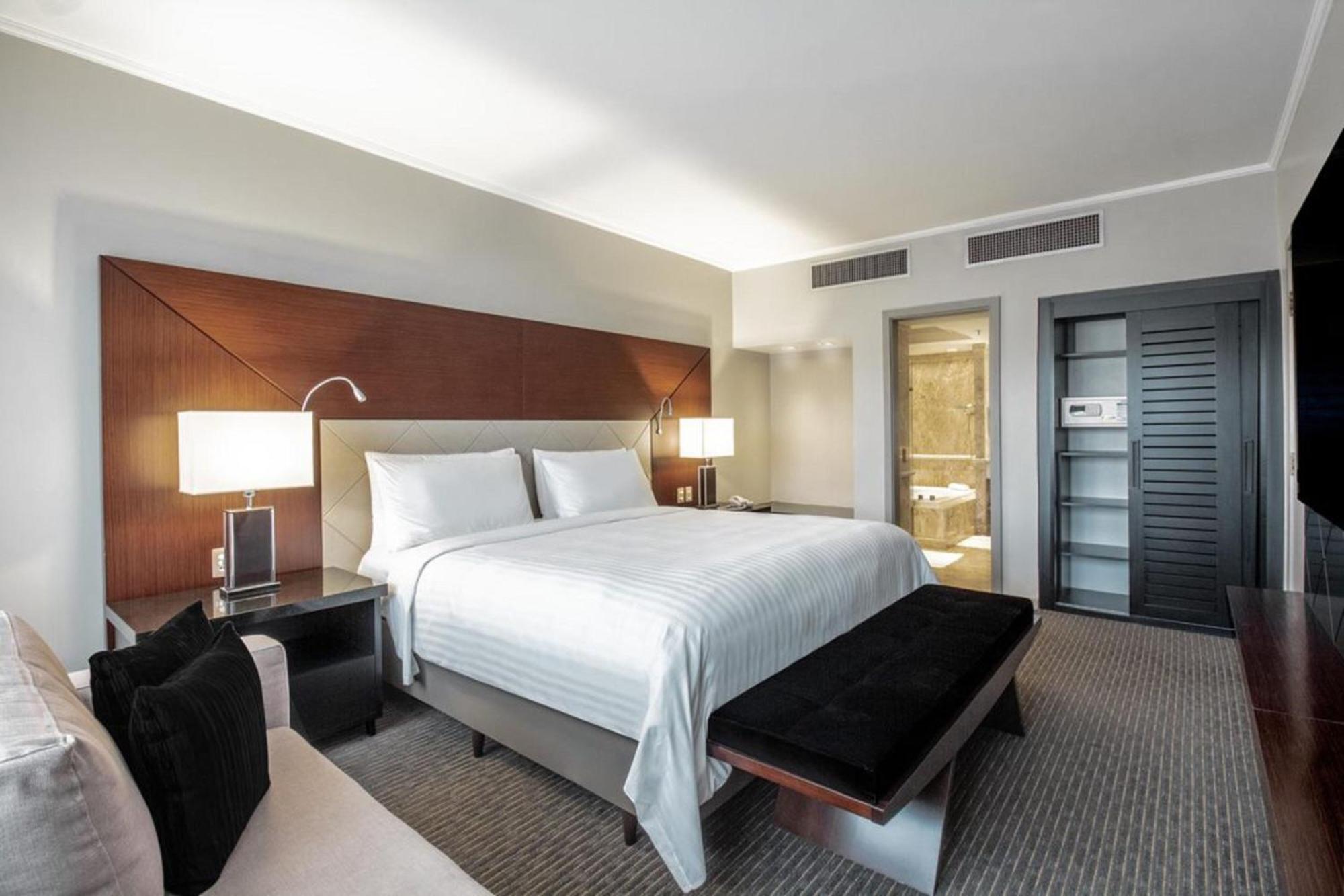 Marriott Sao Paulo Airport Hotel Guarulhos Exterior photo A bedroom at the hotel